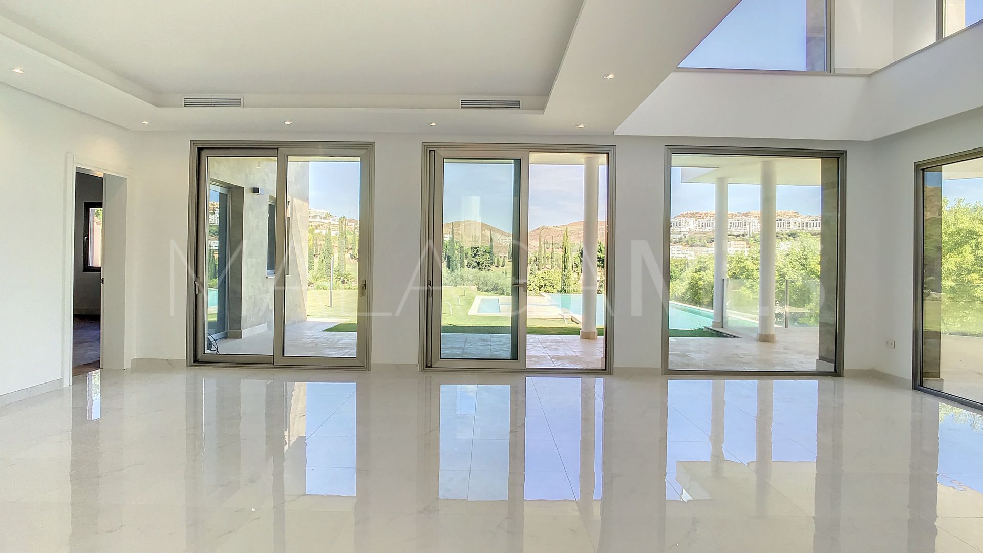 5 bedrooms villa in Los Flamingos for sale