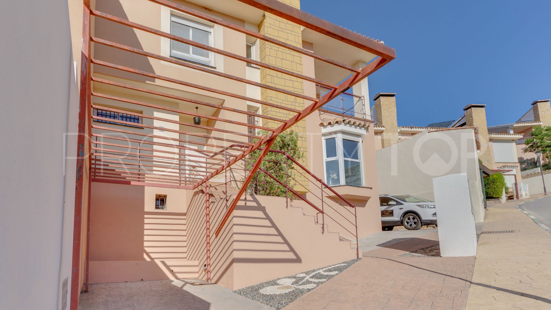 For sale semi detached house in Forest Hills