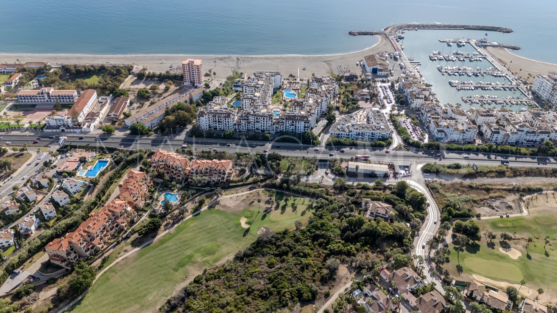 Duplex penthouse for sale in La Duquesa