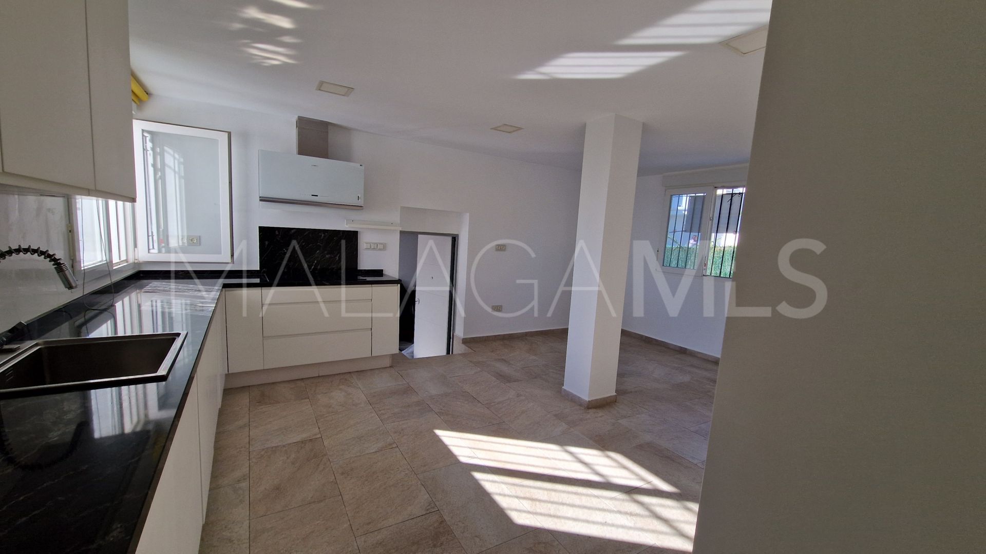 Buy town house in La Duquesa Golf with 3 bedrooms