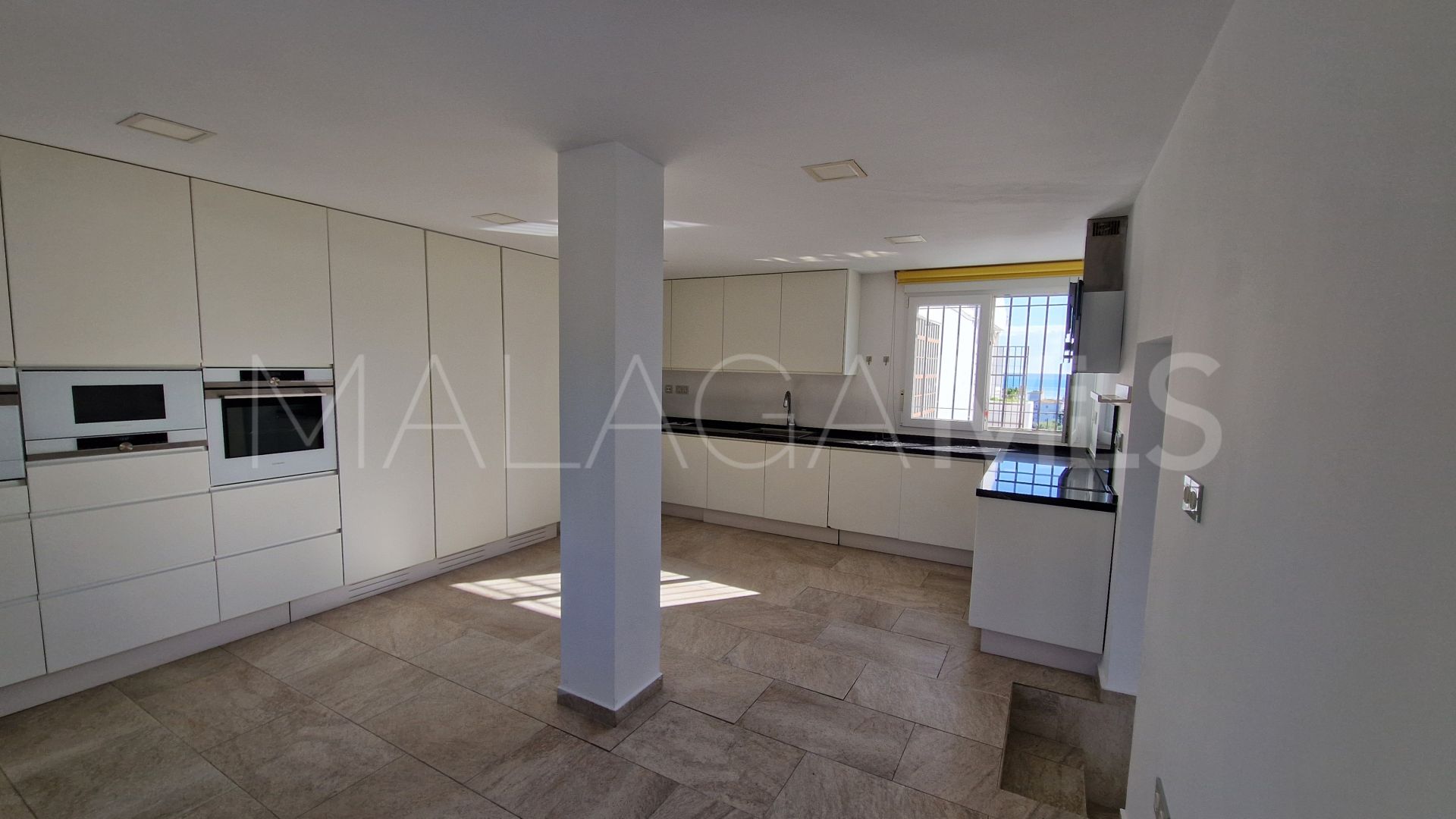 Buy town house in La Duquesa Golf with 3 bedrooms