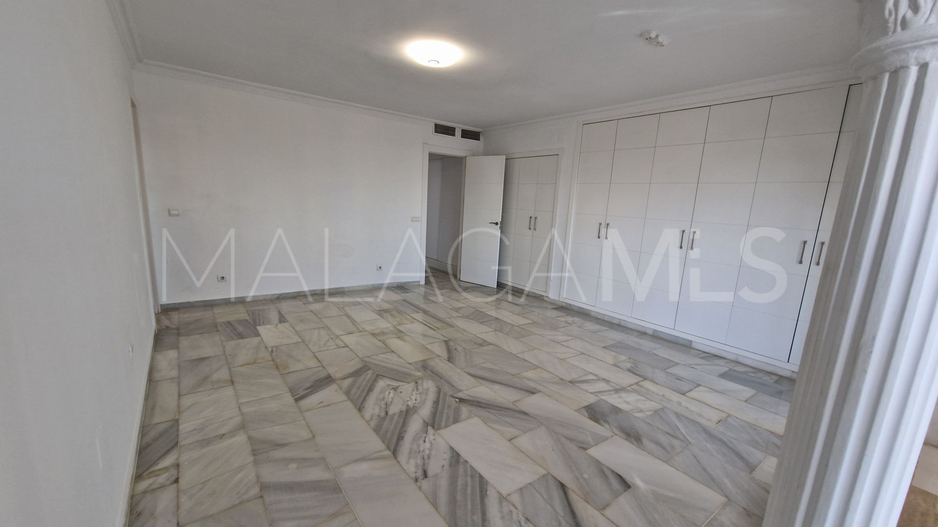 Maison de ville for sale in La Duquesa Golf