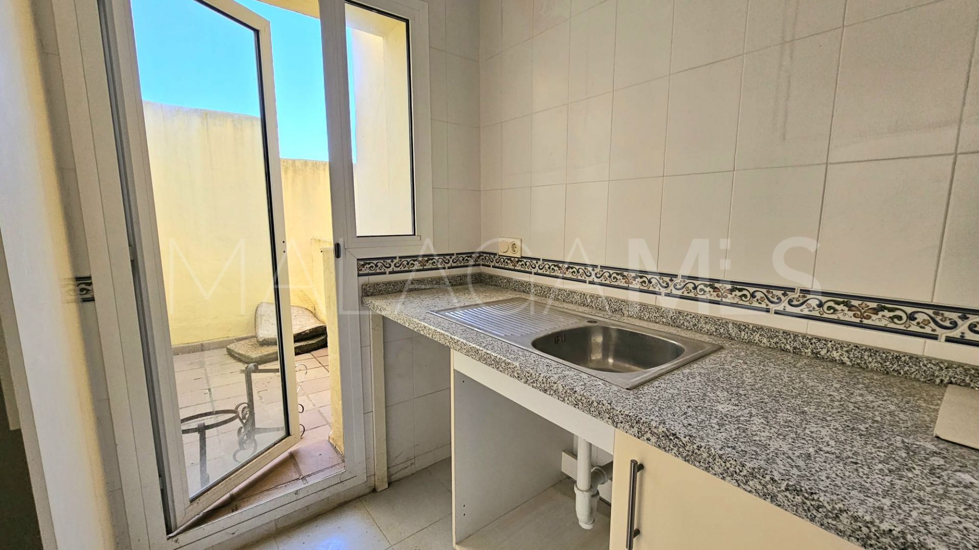 For sale 2 bedrooms penthouse in Duquesa Village