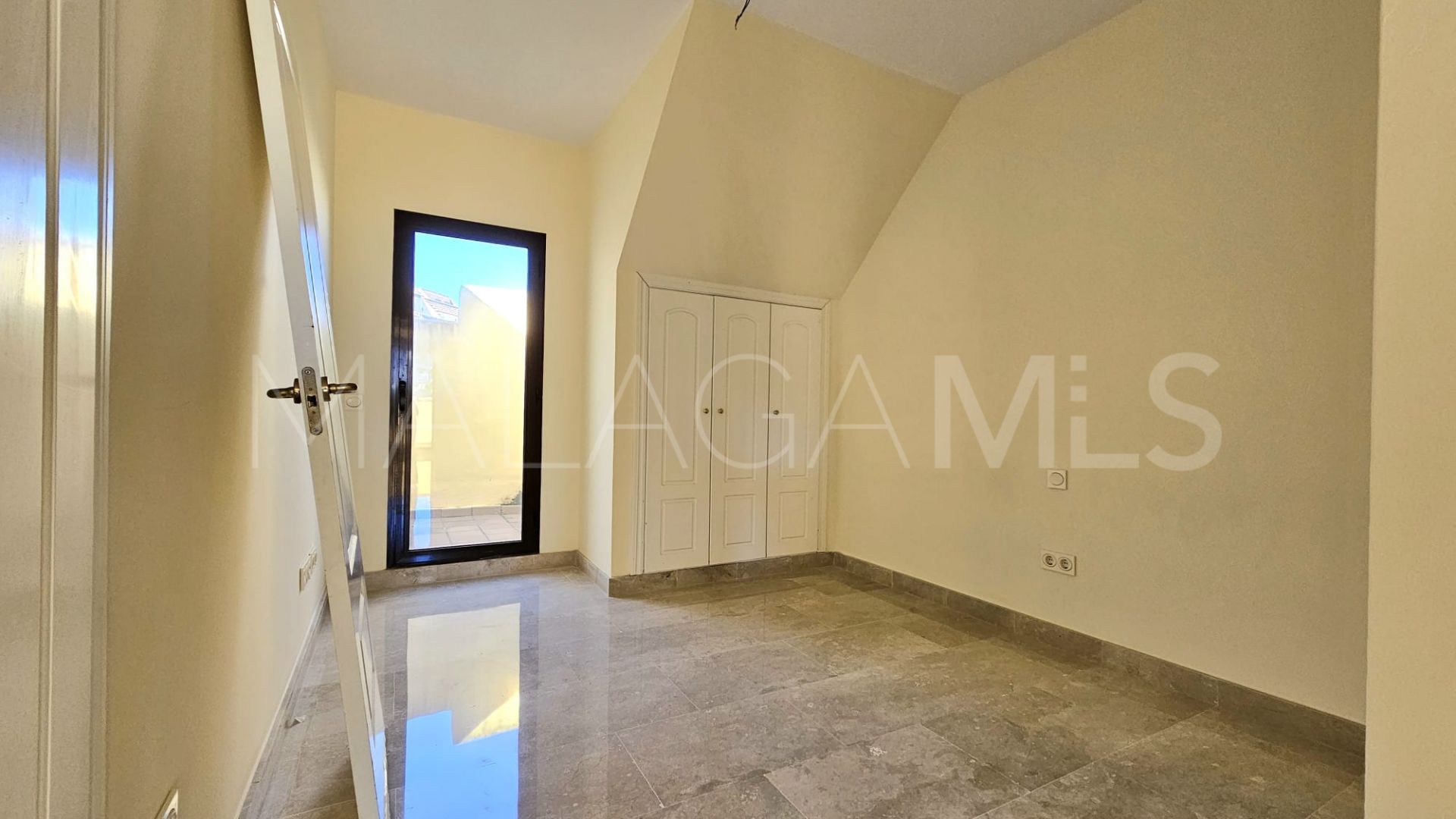 For sale 2 bedrooms penthouse in Duquesa Village