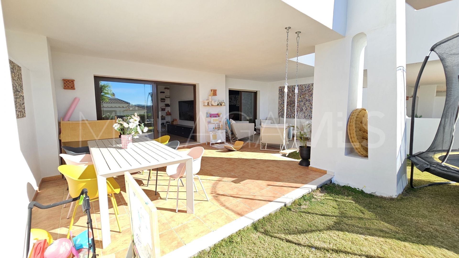 For sale ground floor apartment in Casares Golf