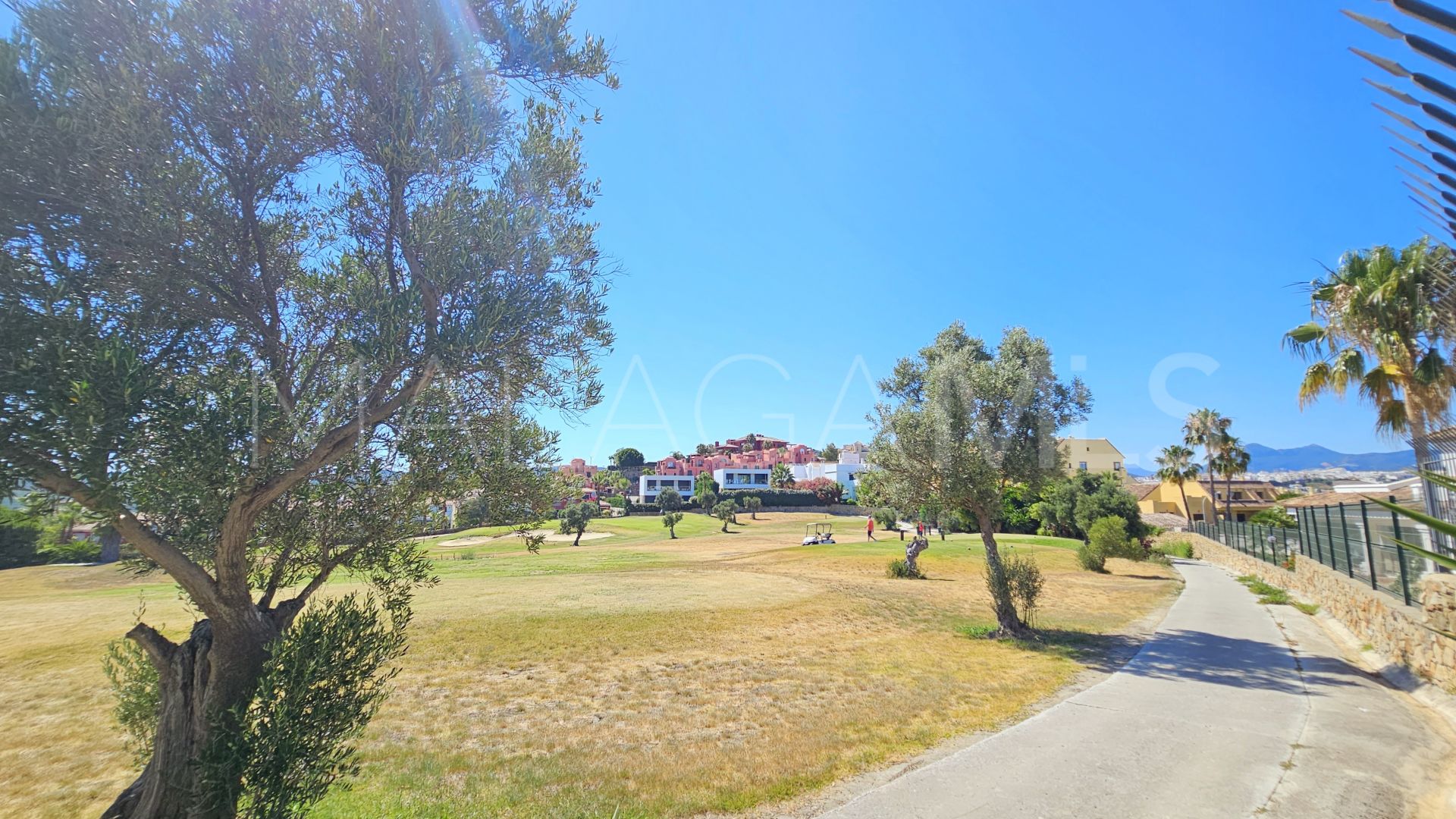 Parvilla for sale in La Duquesa Golf