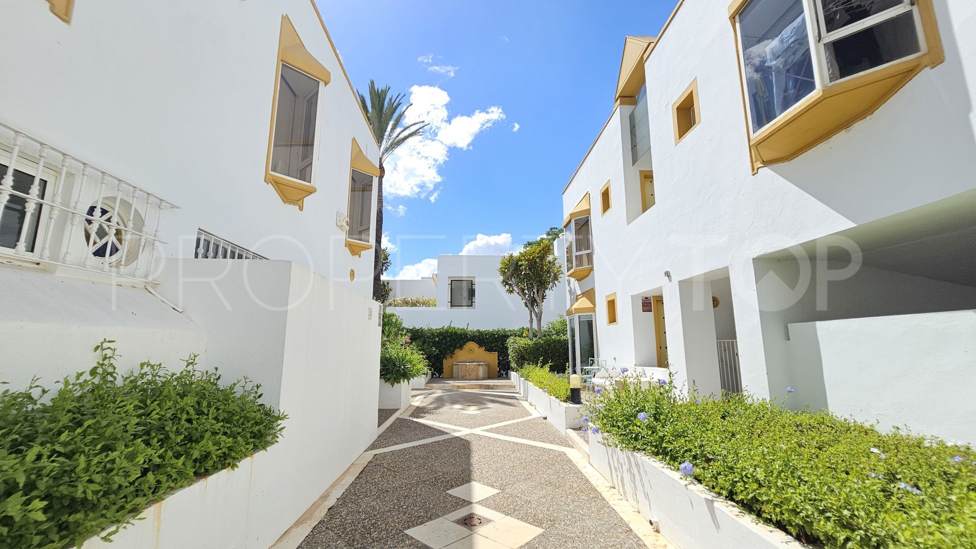 For sale town house with 2 bedrooms in Sotogrande Marina