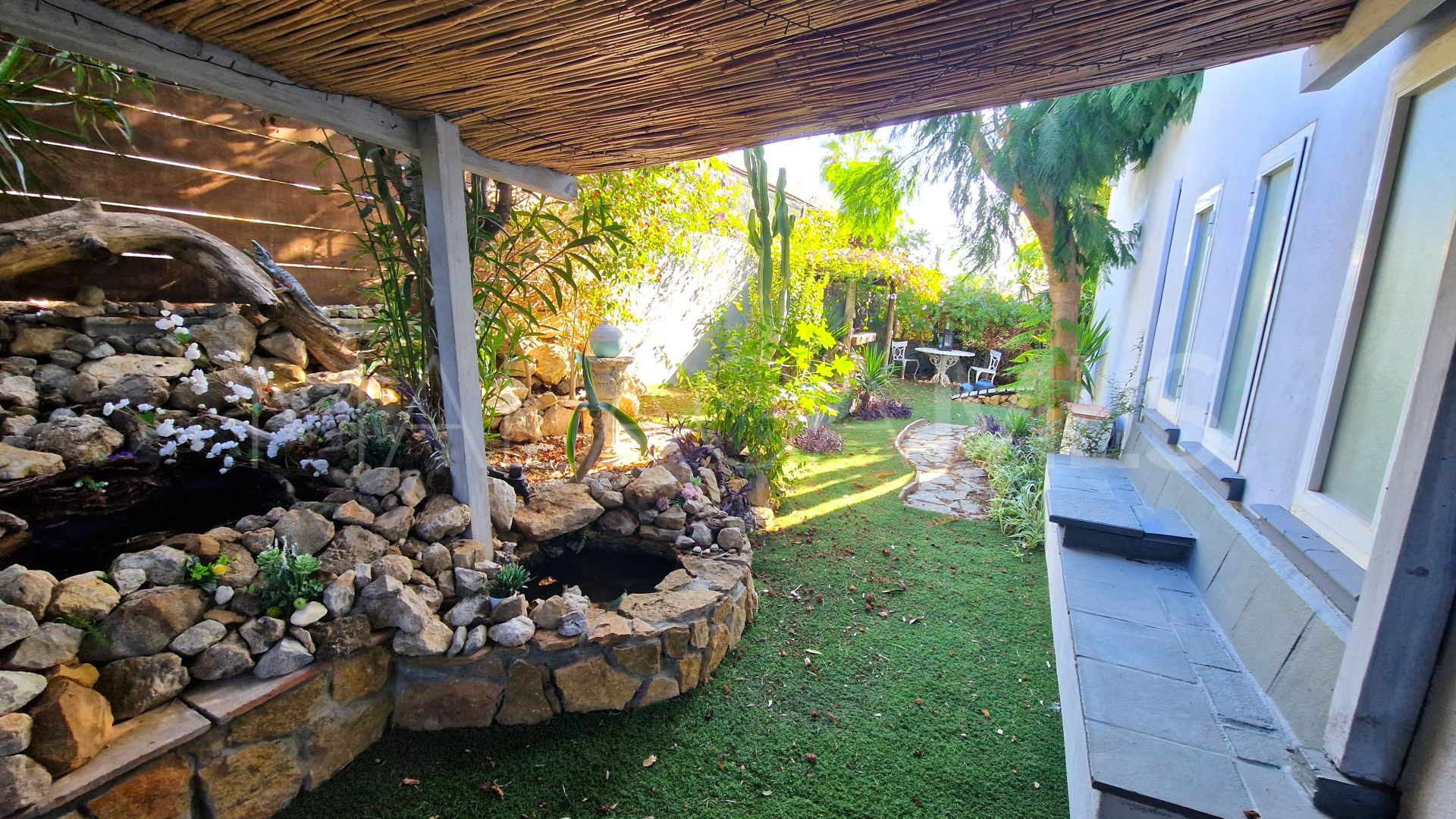 Villa for sale in Estepona Golf