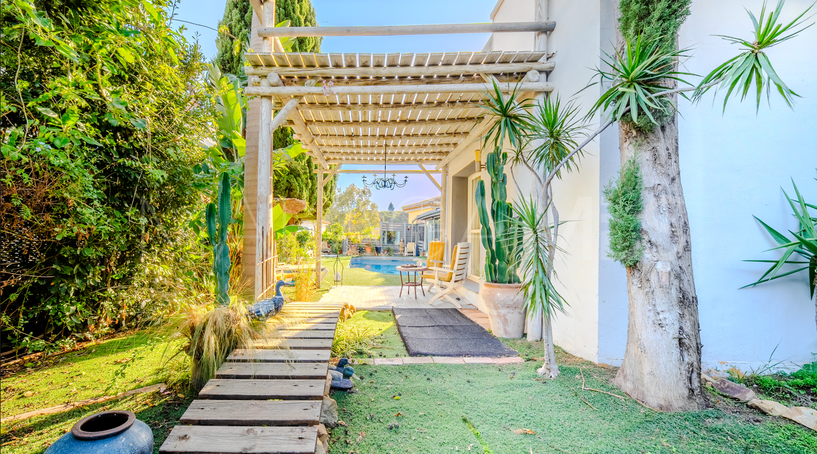 5 bedrooms villa in Estepona Golf for sale