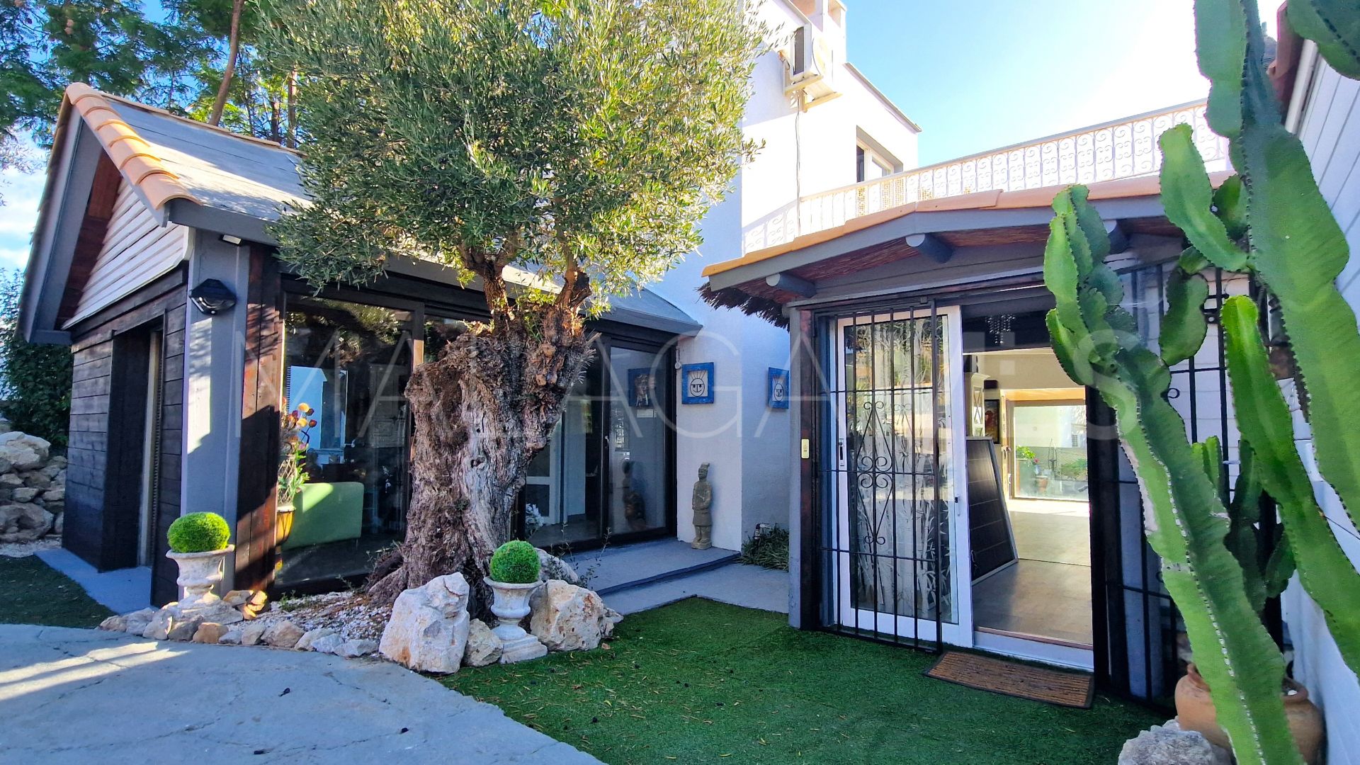 Villa for sale in Estepona Golf