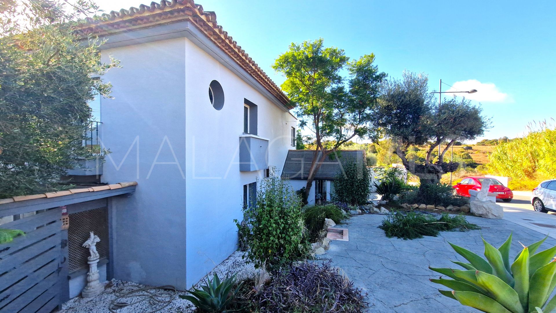 Villa for sale in Estepona Golf
