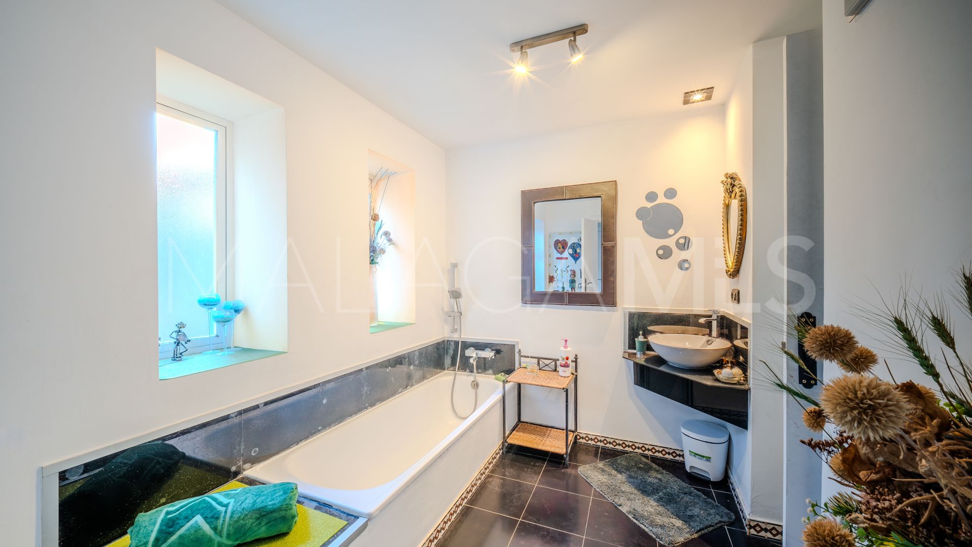 5 bedrooms villa in Estepona Golf for sale