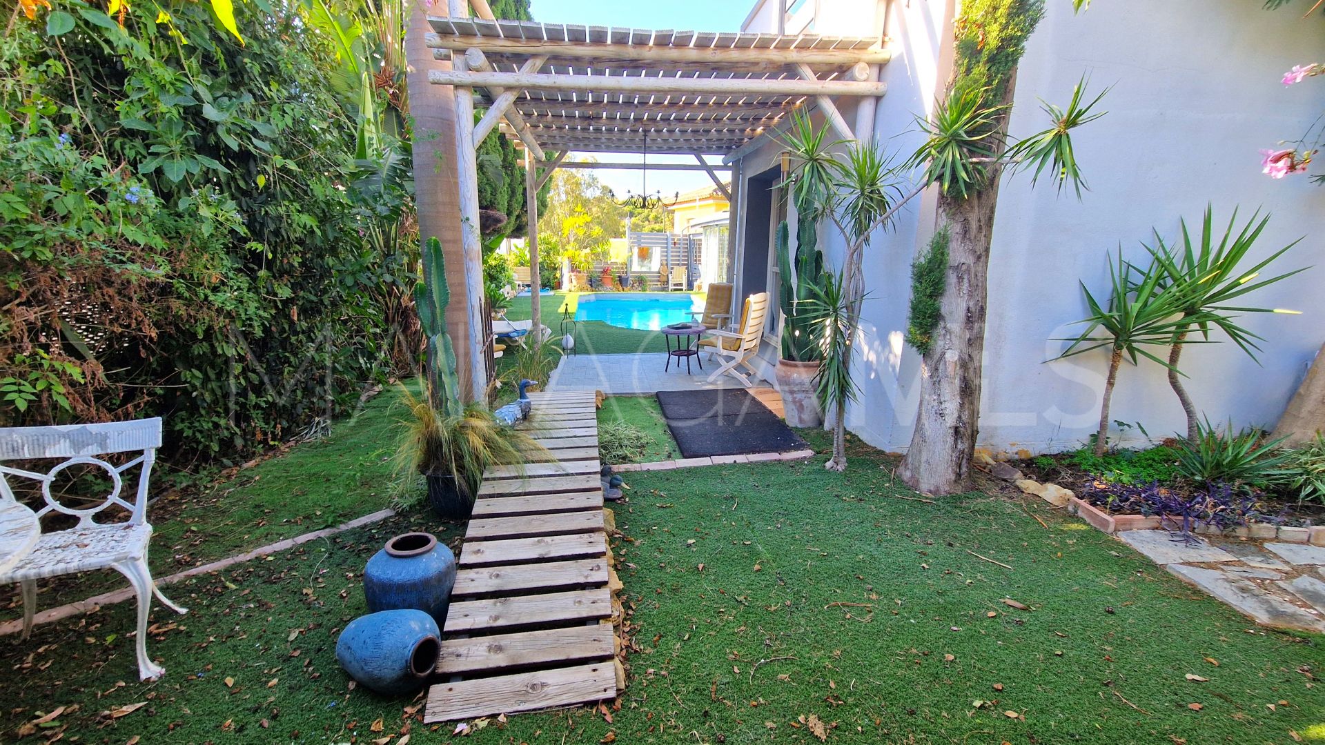 Villa for sale in Estepona Golf