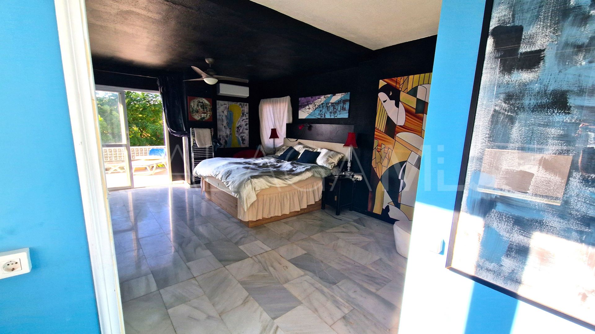 Villa for sale in Estepona Golf