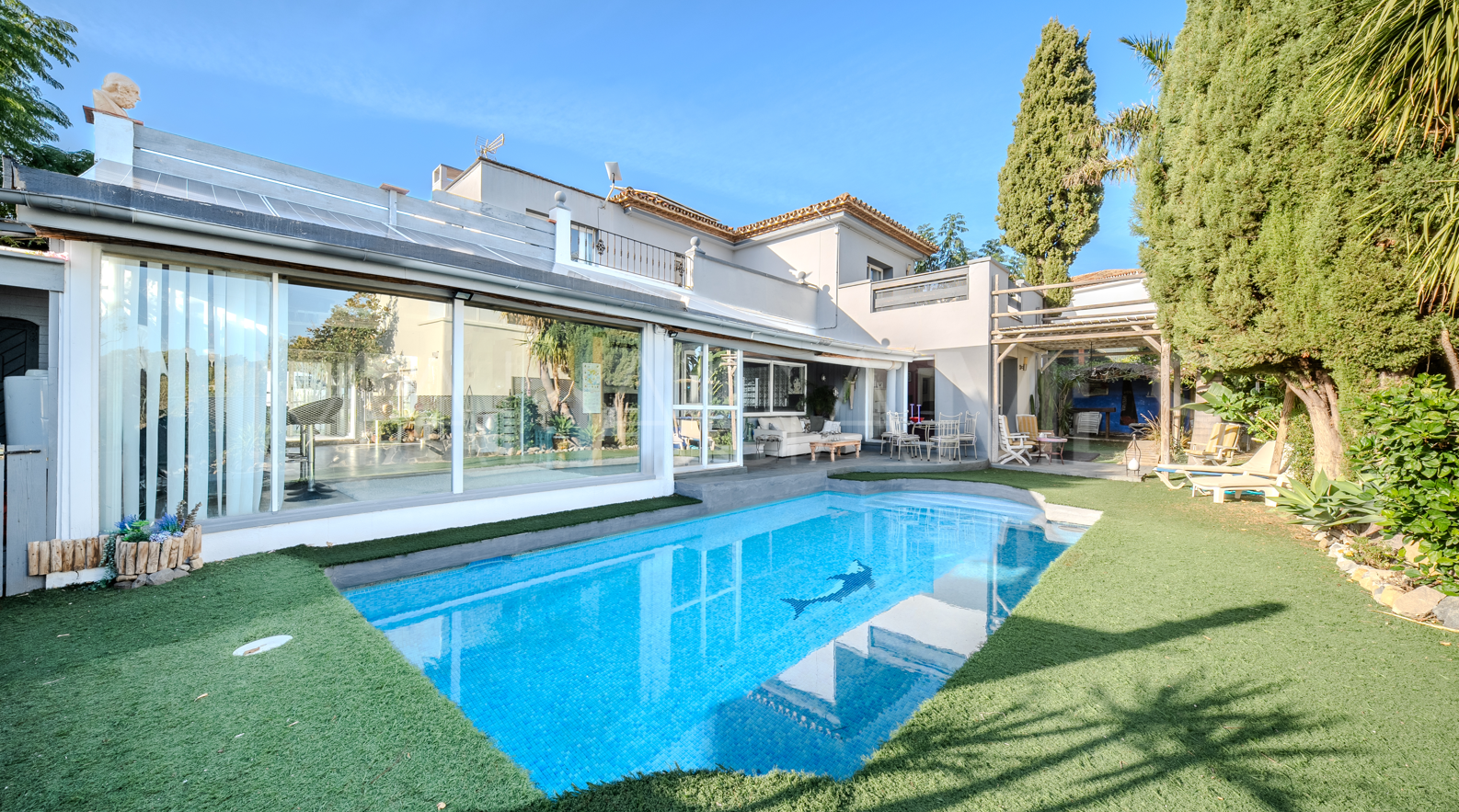 5 bedrooms villa in Estepona Golf for sale