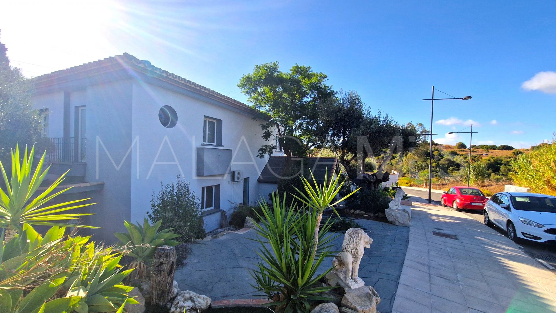 Villa for sale in Estepona Golf