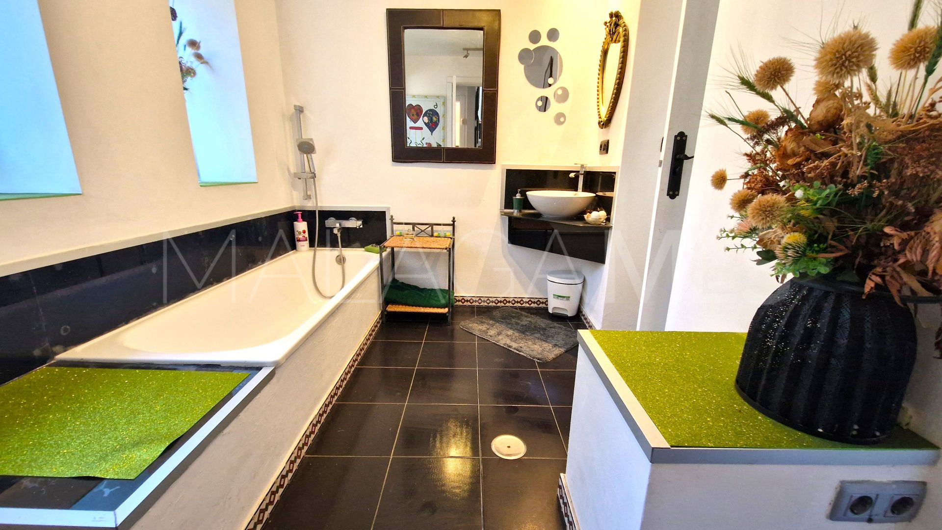 Villa for sale in Estepona Golf