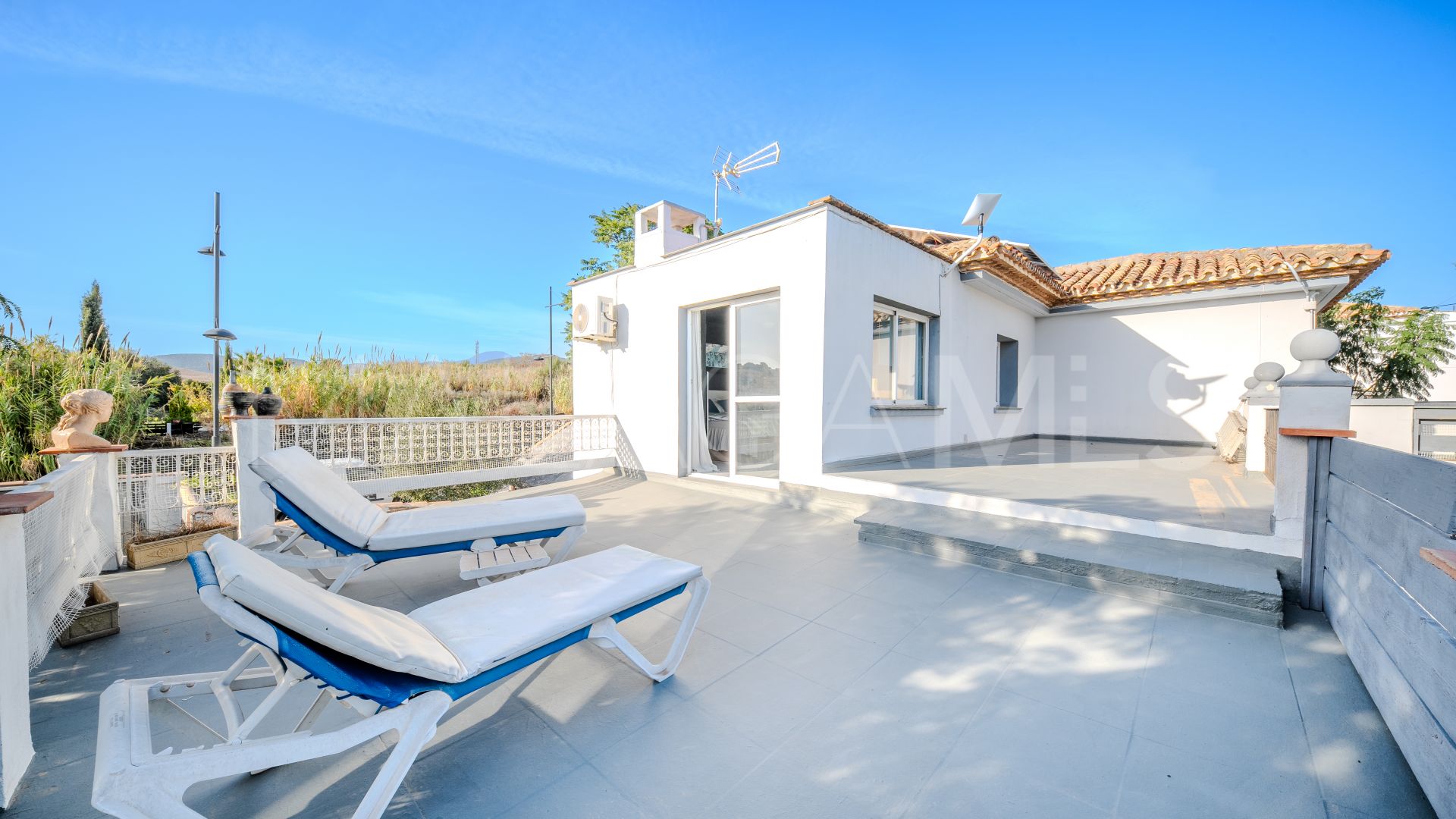 5 bedrooms villa in Estepona Golf for sale