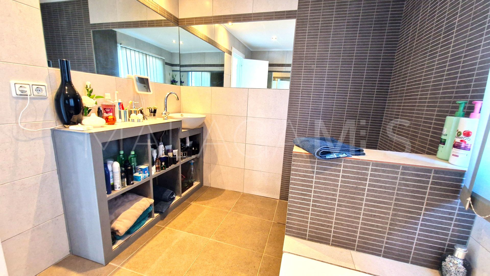 Villa for sale in Estepona Golf