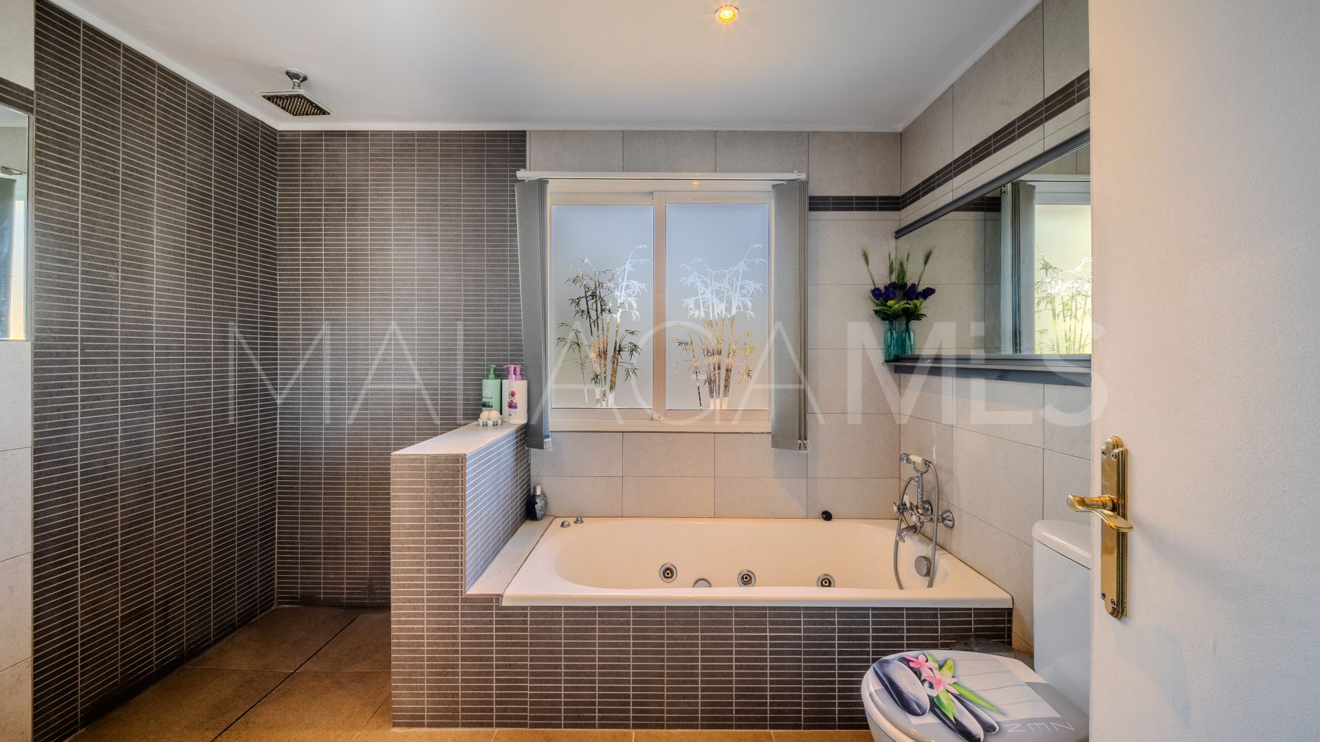 5 bedrooms villa in Estepona Golf for sale