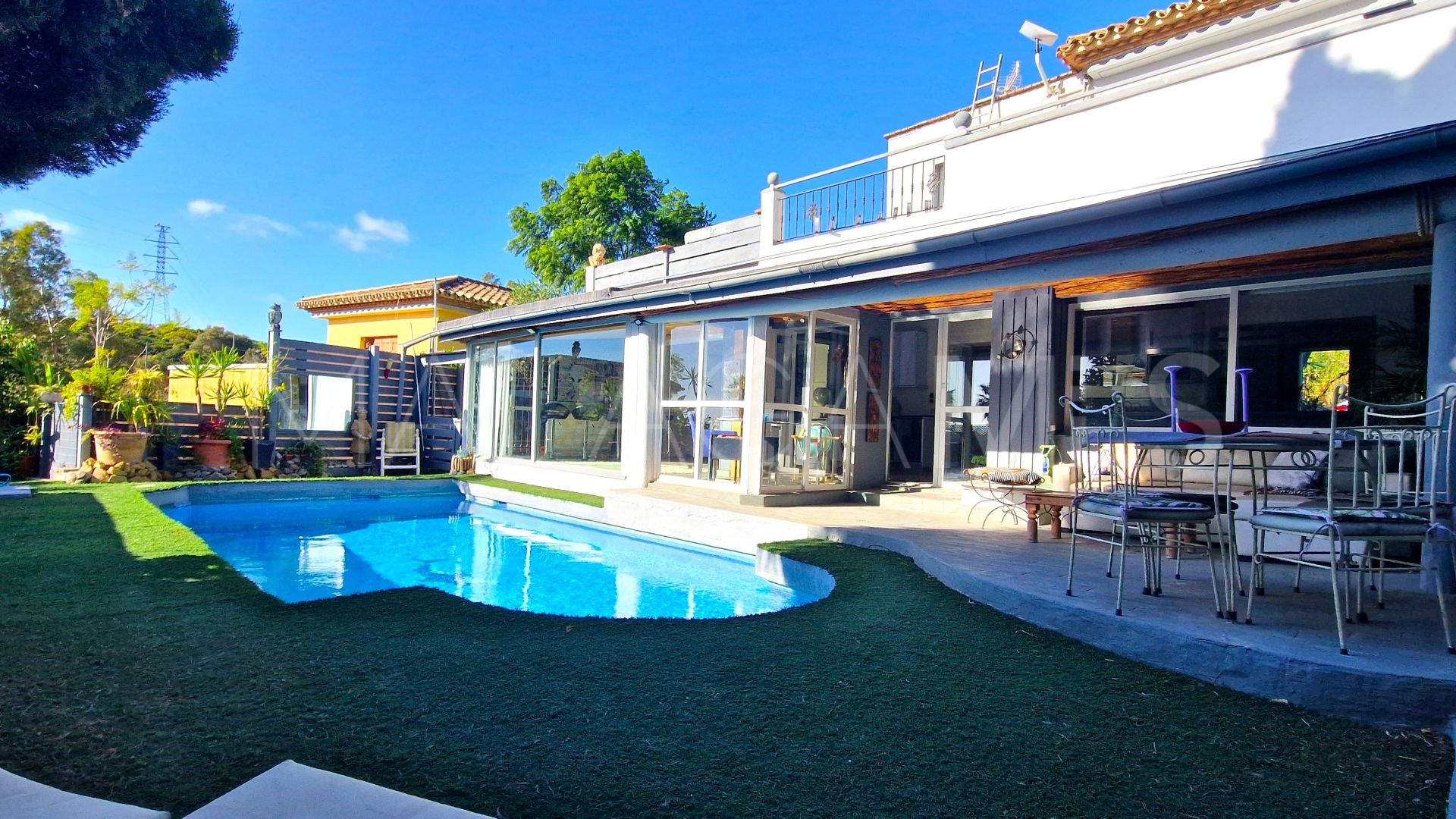 Villa for sale in Estepona Golf