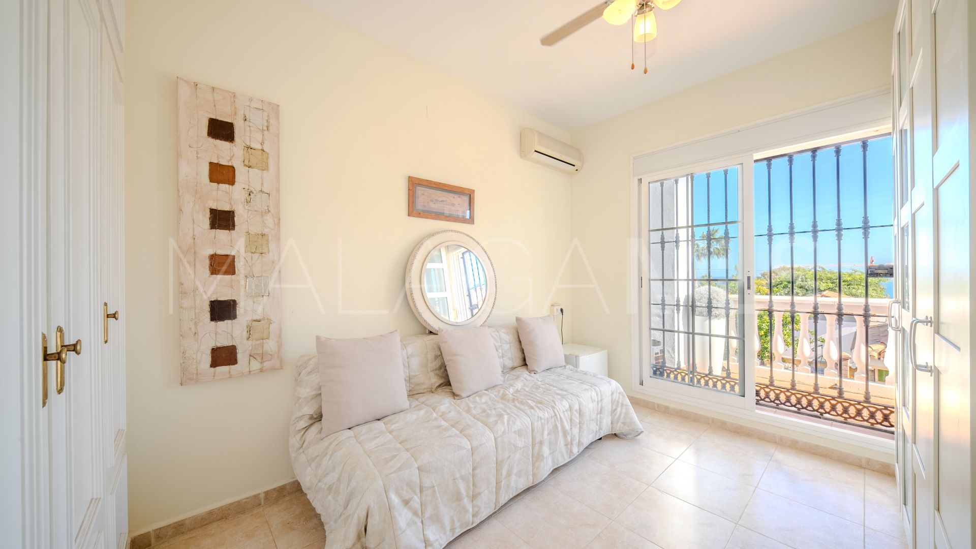 Hus i byn for sale in Hacienda Guadalupe