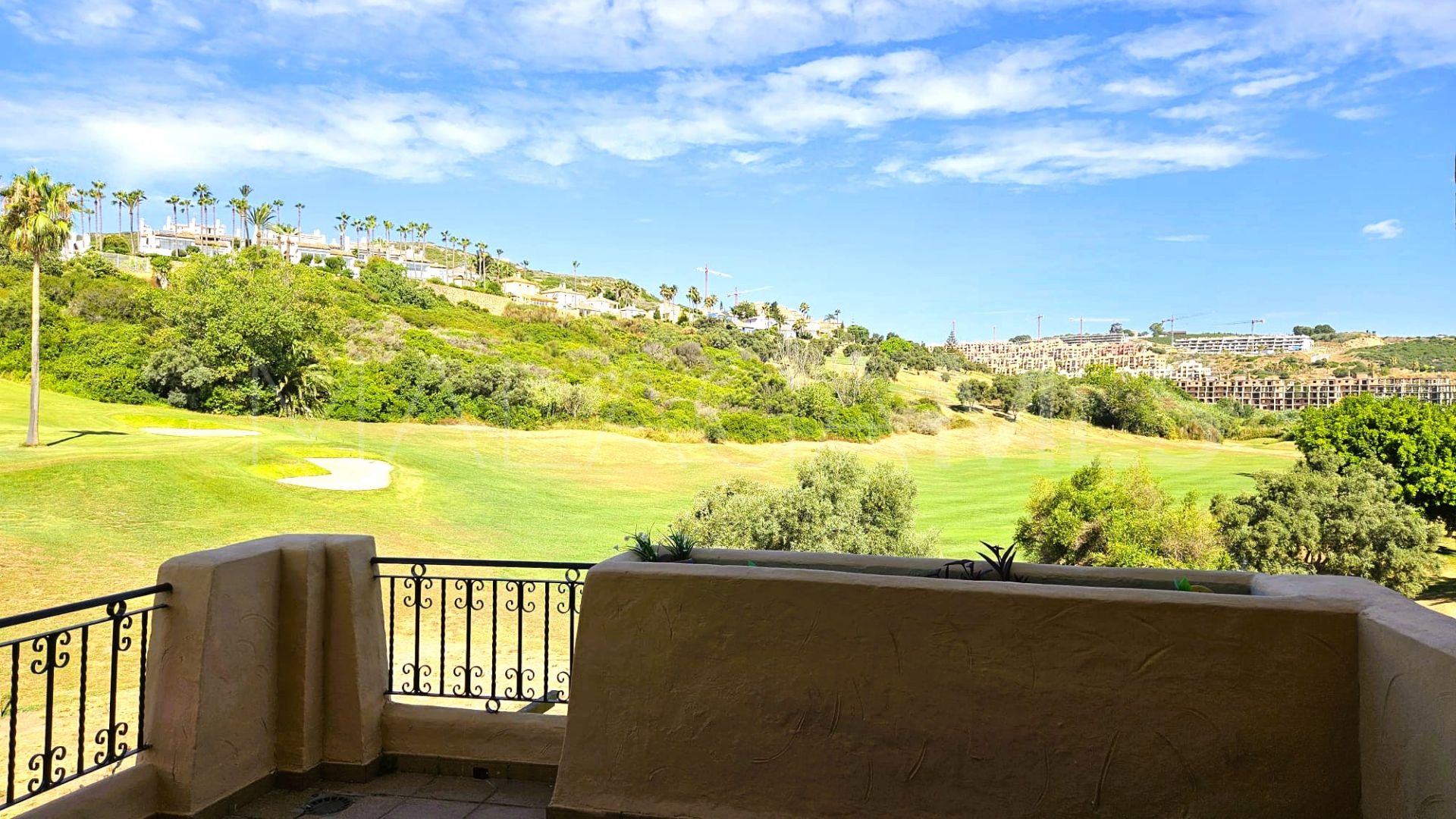 Duplex penthouse for sale in La Duquesa