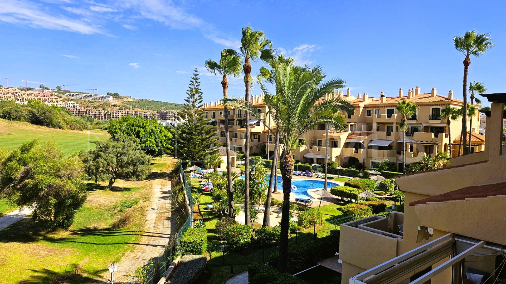 Duplex penthouse for sale in La Duquesa
