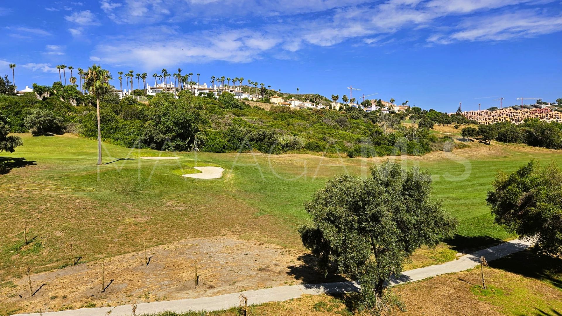 Duplex penthouse for sale in La Duquesa