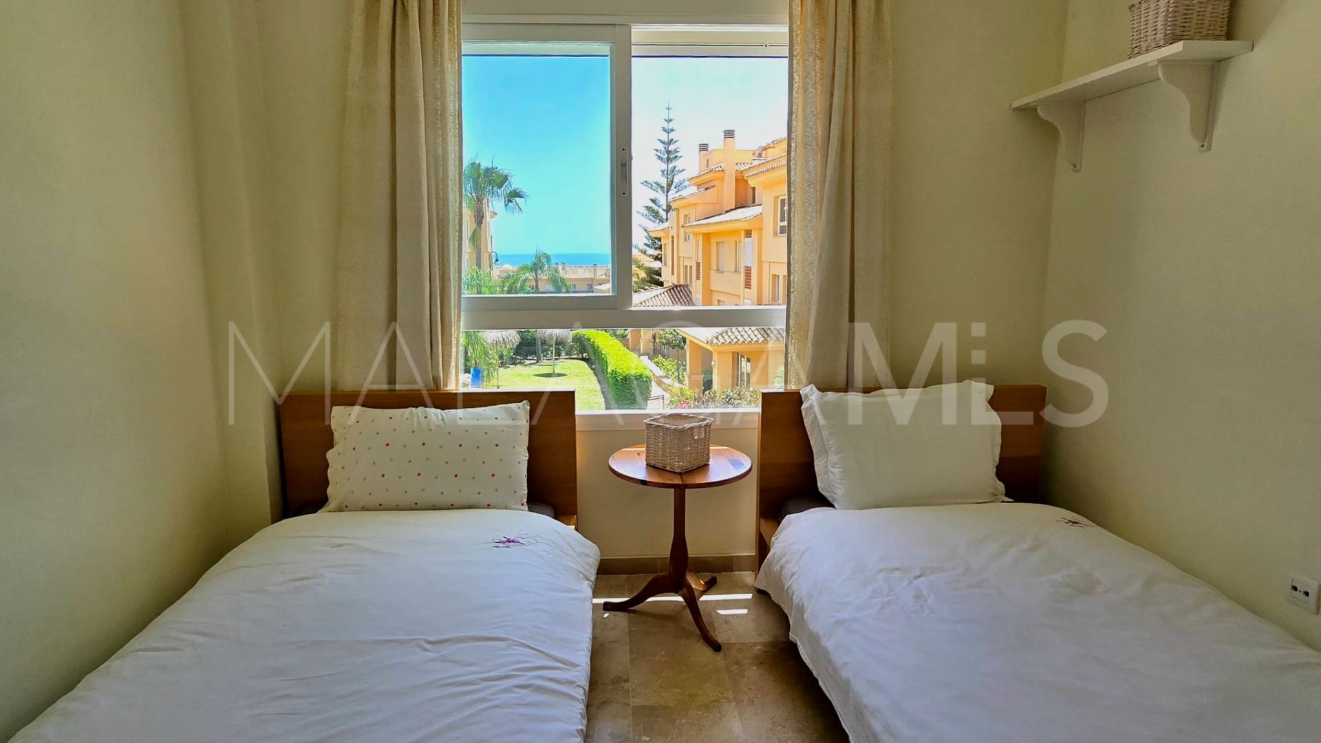 For sale Calahonda apartment with 2 bedrooms