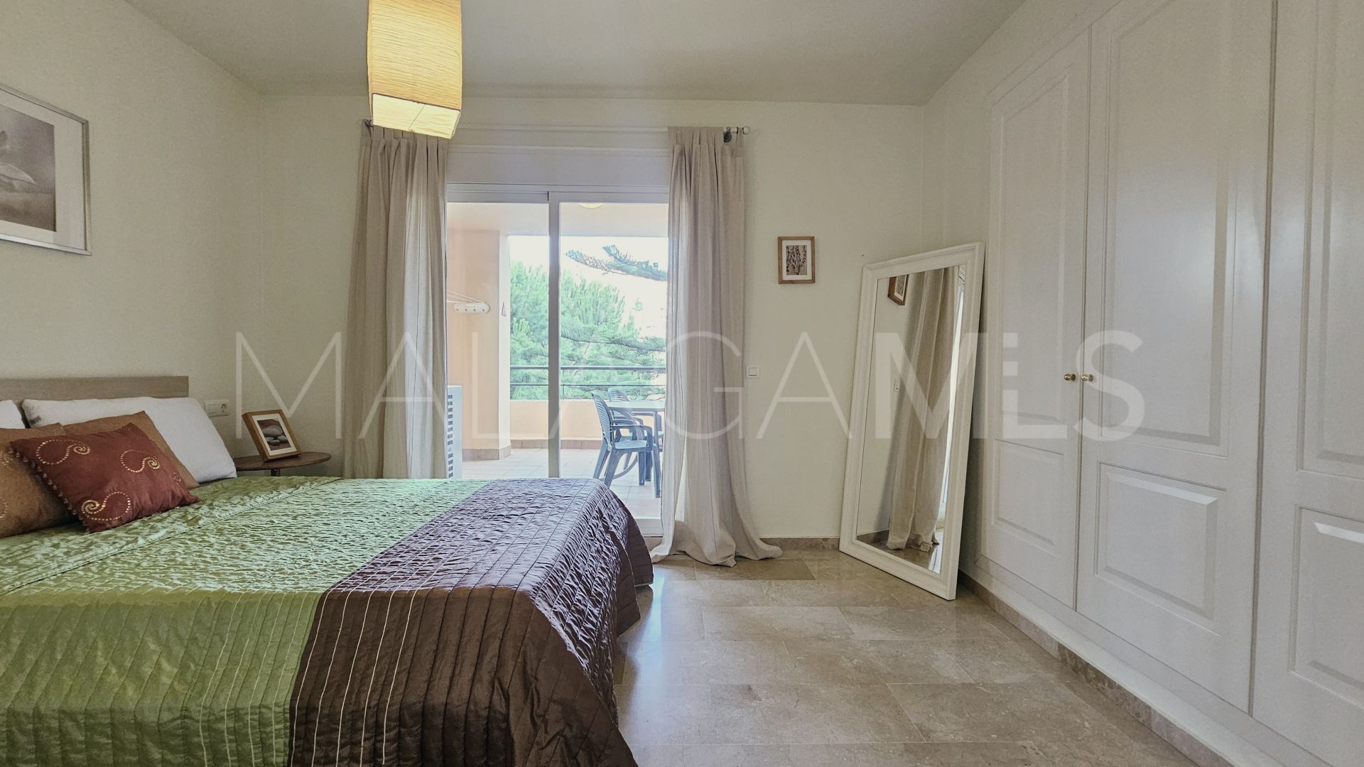 For sale Calahonda apartment with 2 bedrooms