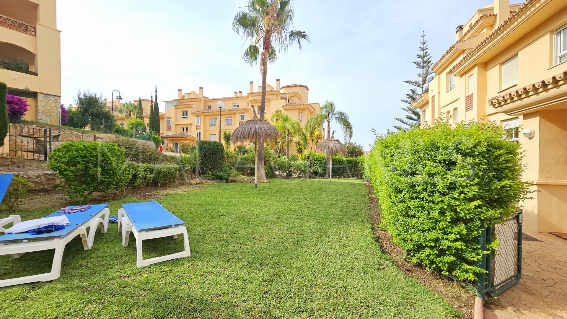 For sale Calahonda apartment with 2 bedrooms