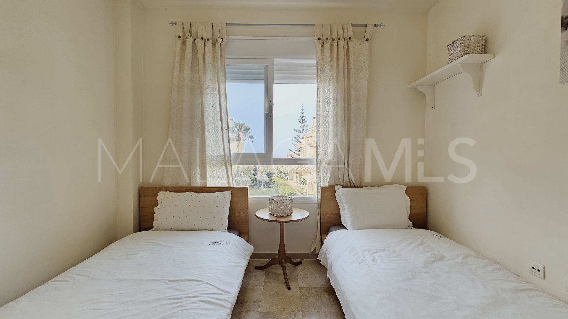 For sale Calahonda apartment with 2 bedrooms