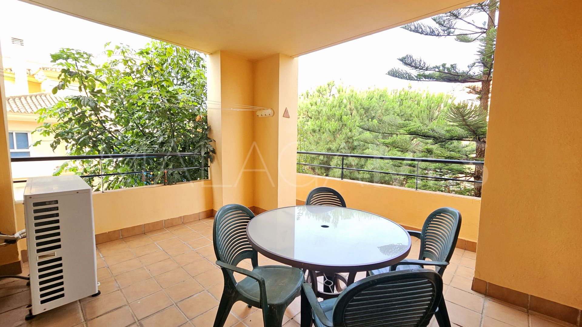 For sale Calahonda apartment with 2 bedrooms
