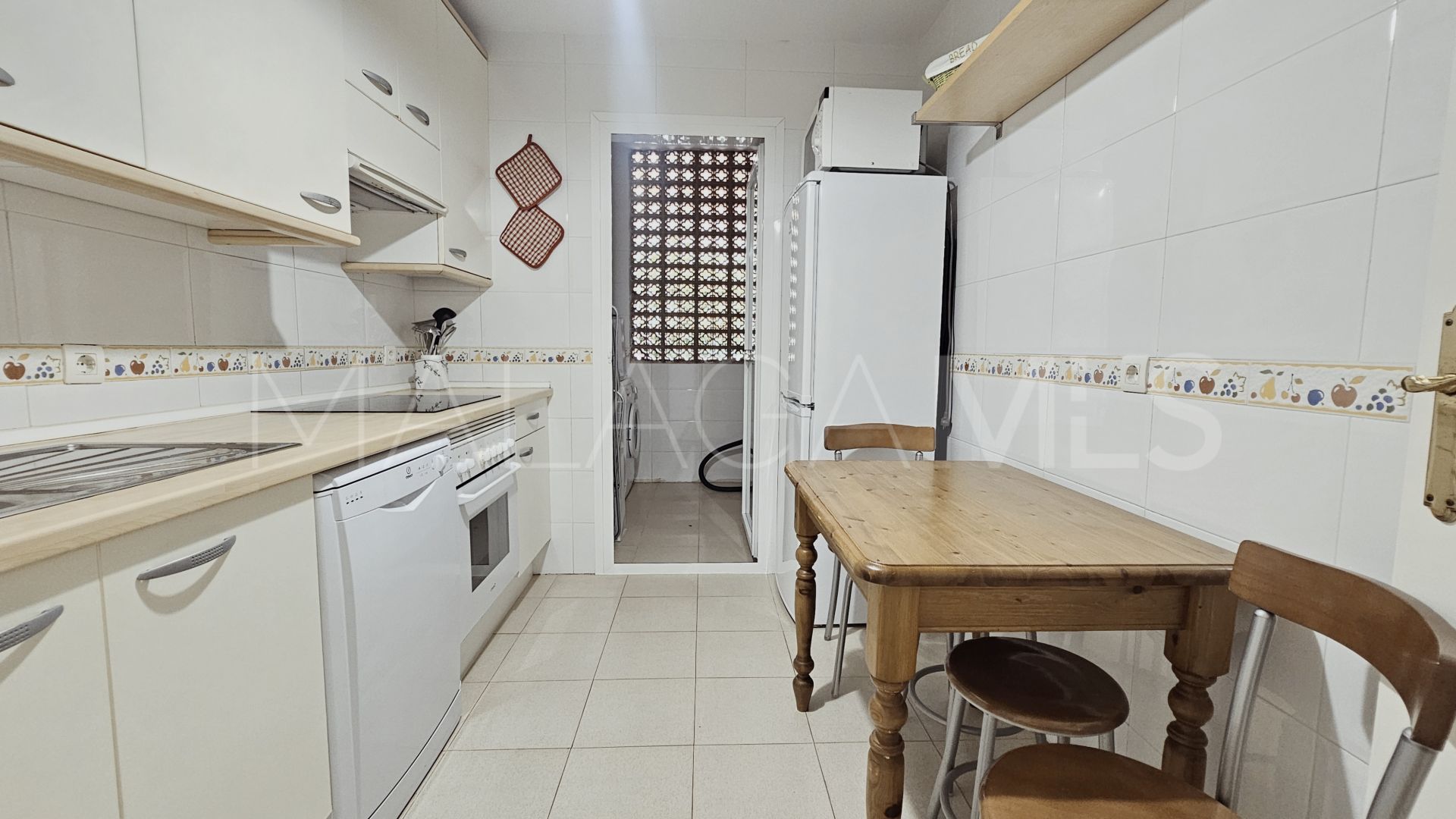 For sale Calahonda apartment with 2 bedrooms