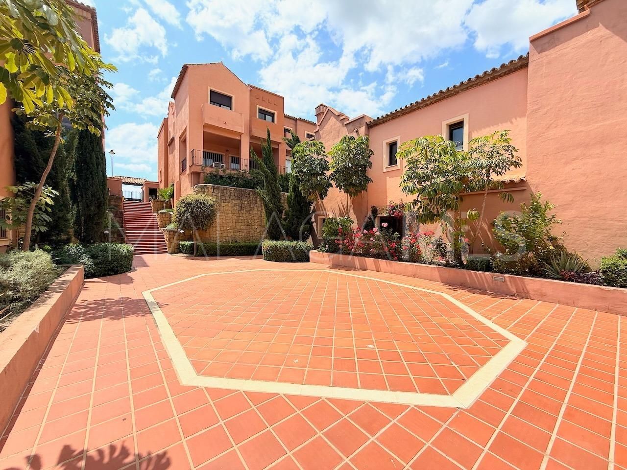 Radhus for sale in Azata Golf