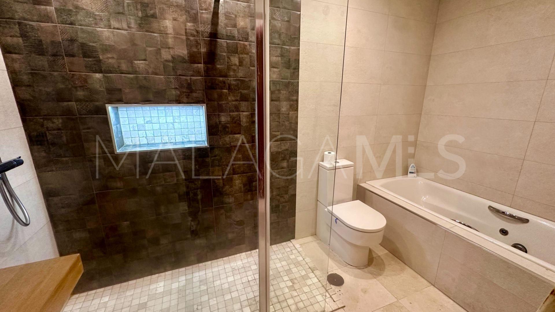Radhus for sale in Azata Golf