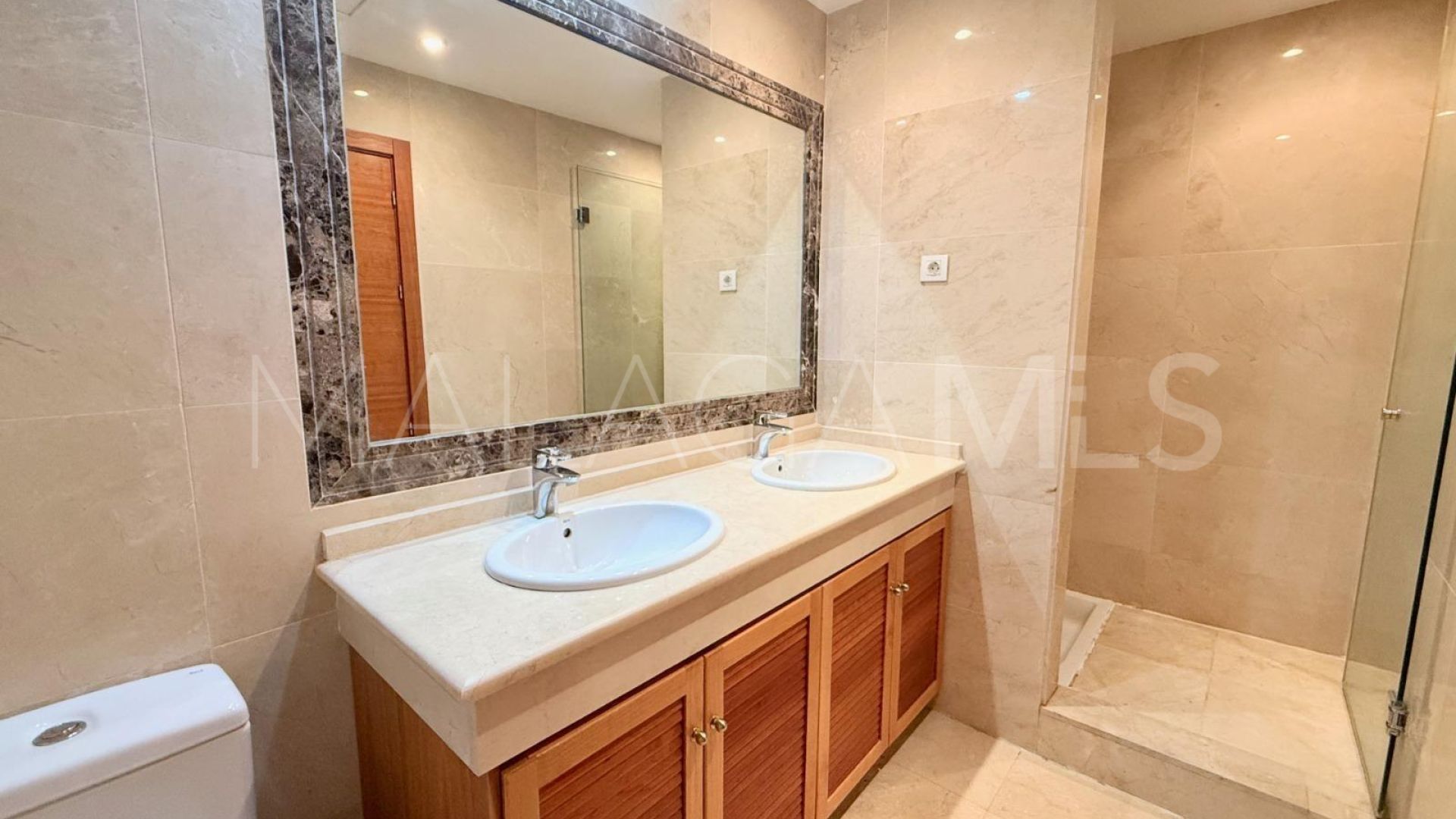 Radhus for sale in Azata Golf
