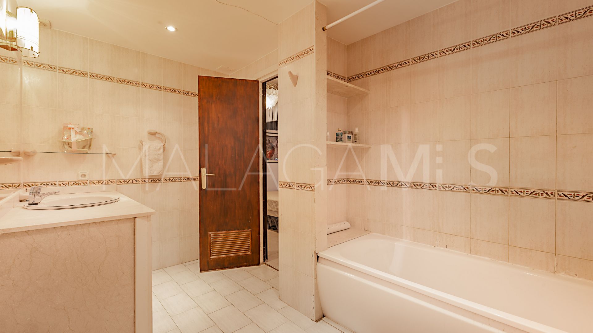For sale finca in Casares Playa with 4 bedrooms
