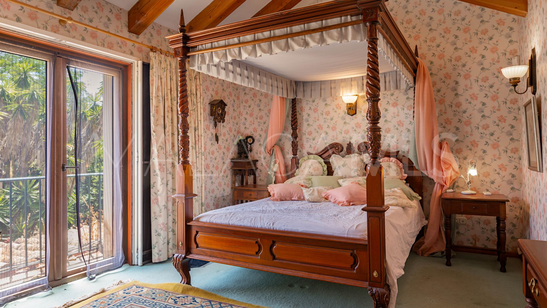 For sale finca in Casares Playa with 4 bedrooms
