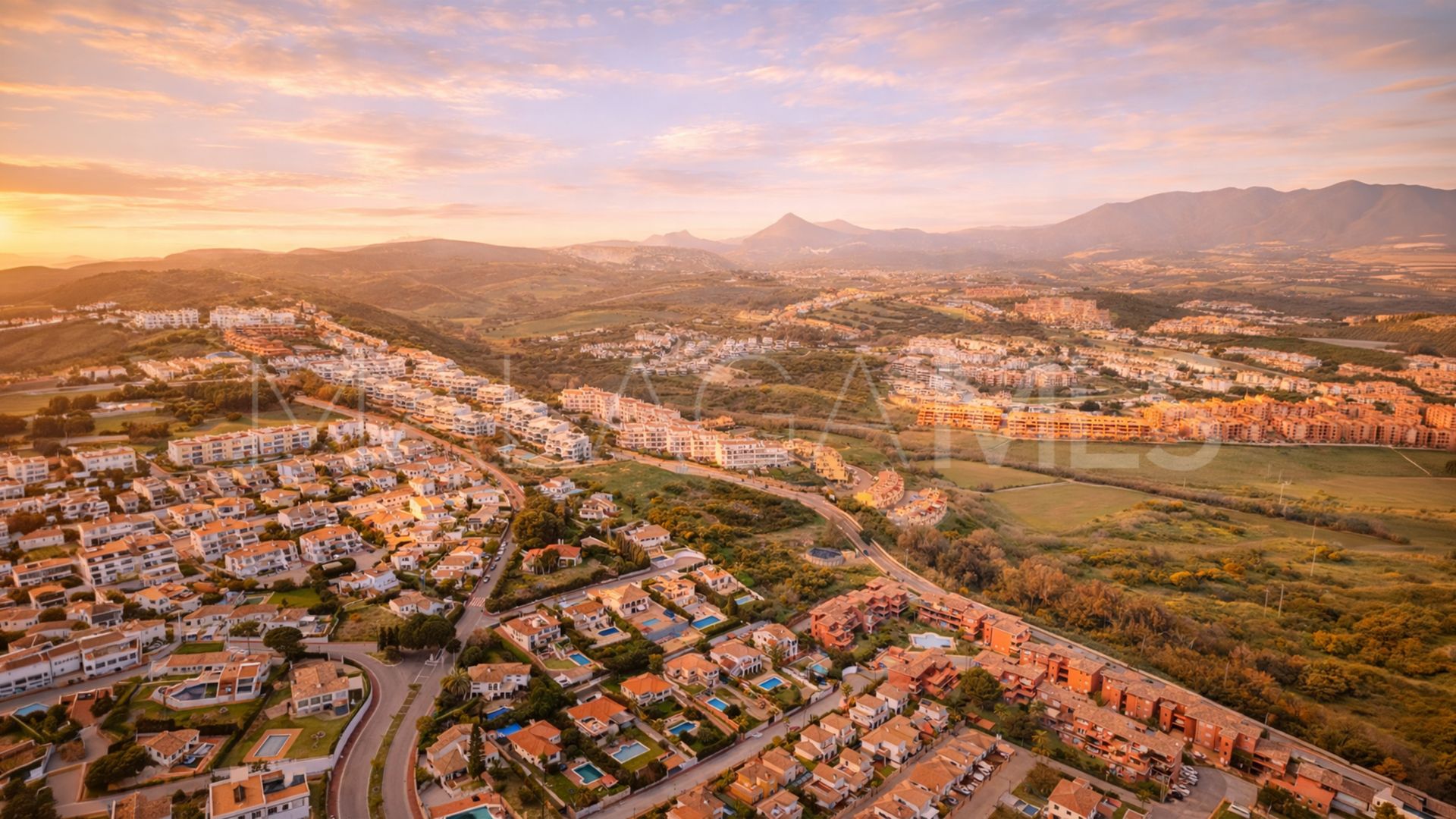 For sale house in Hacienda Guadalupe with 4 bedrooms