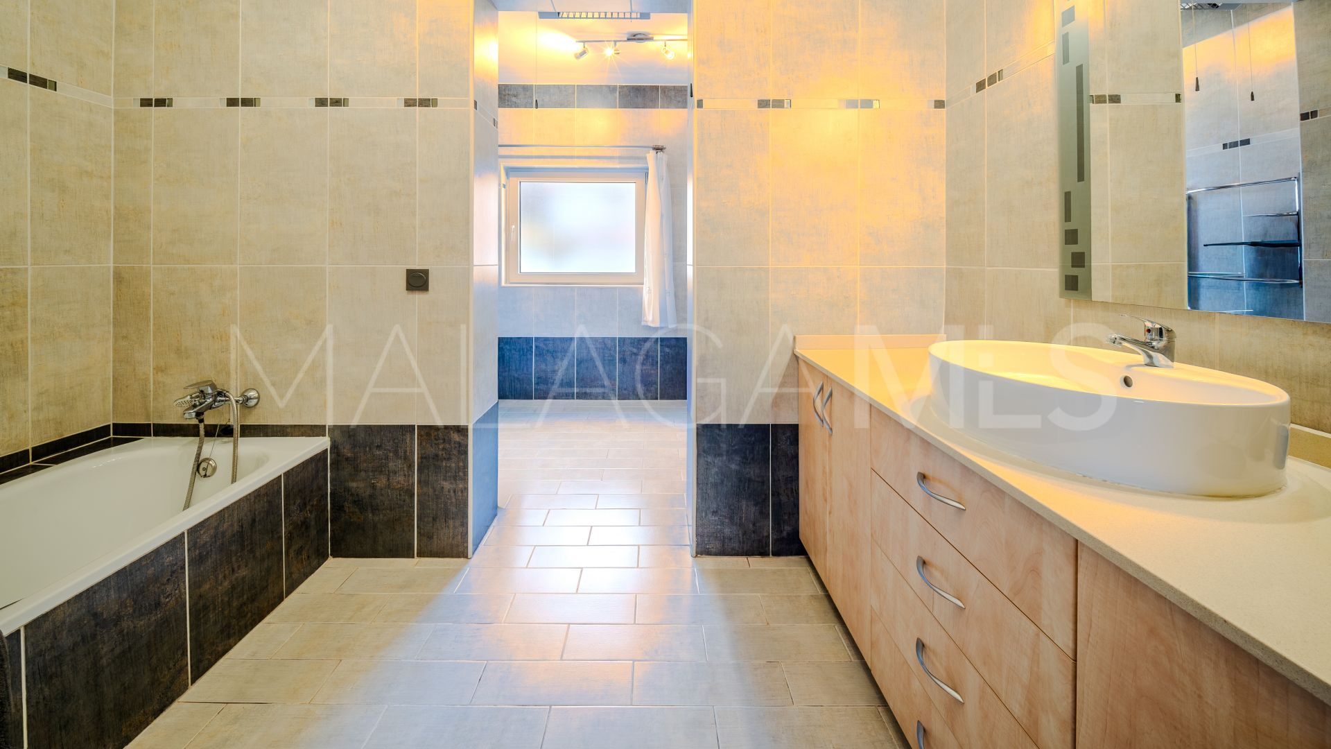 For sale house in Hacienda Guadalupe with 4 bedrooms