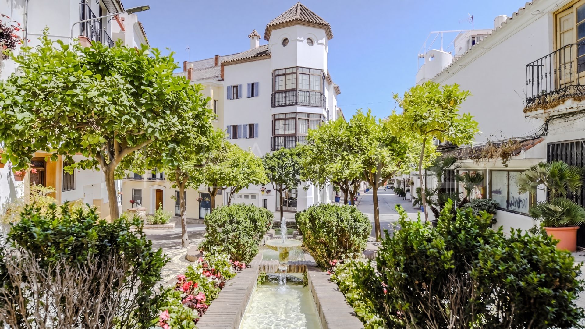 Se vende adosado in Estepona Casco Antiguo with 4 bedrooms