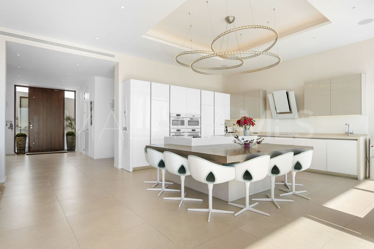 Villa for sale in Benahavis