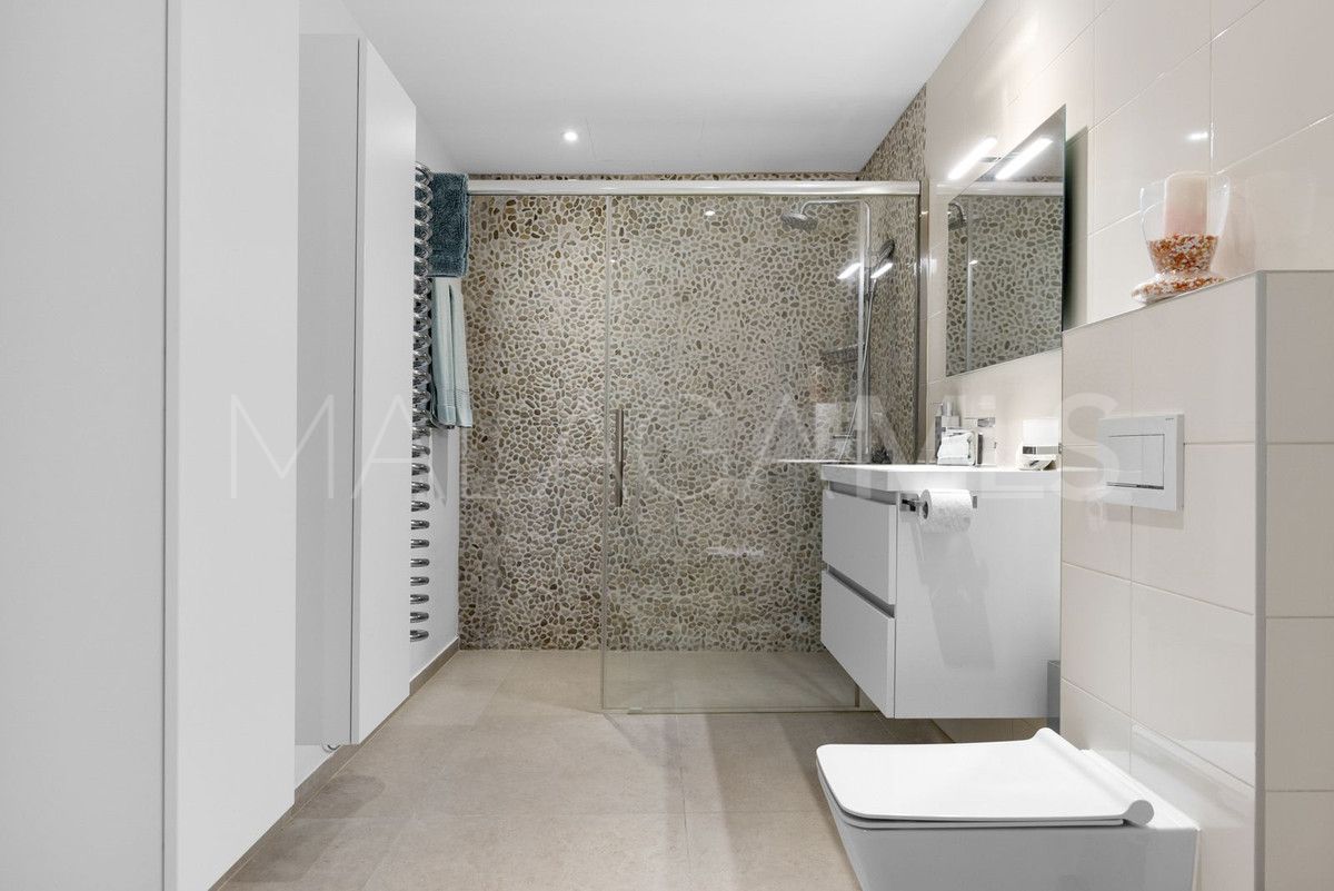 Villa for sale in Benahavis