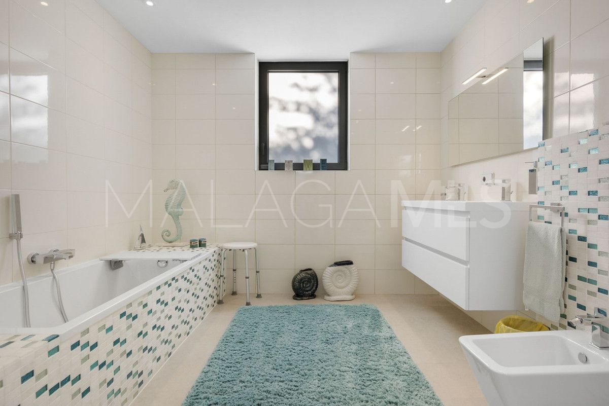 Villa for sale in Benahavis