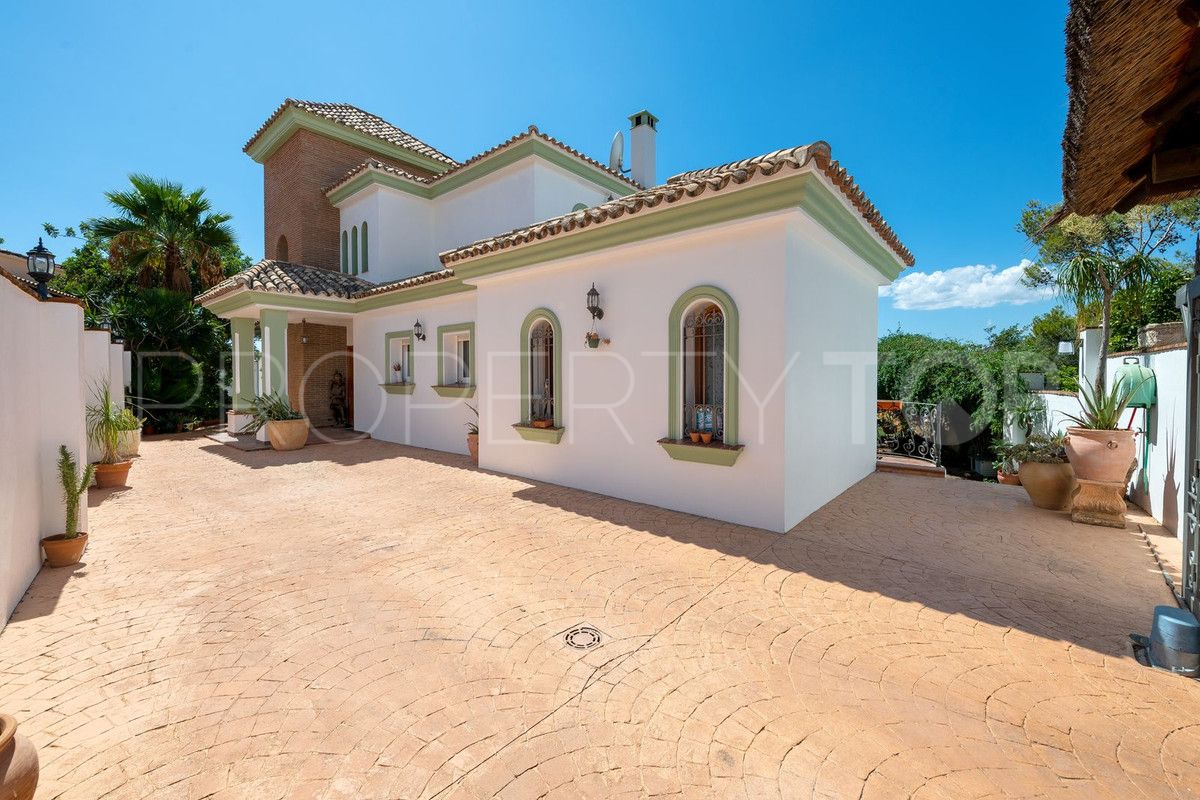 For sale villa with 4 bedrooms in Istan