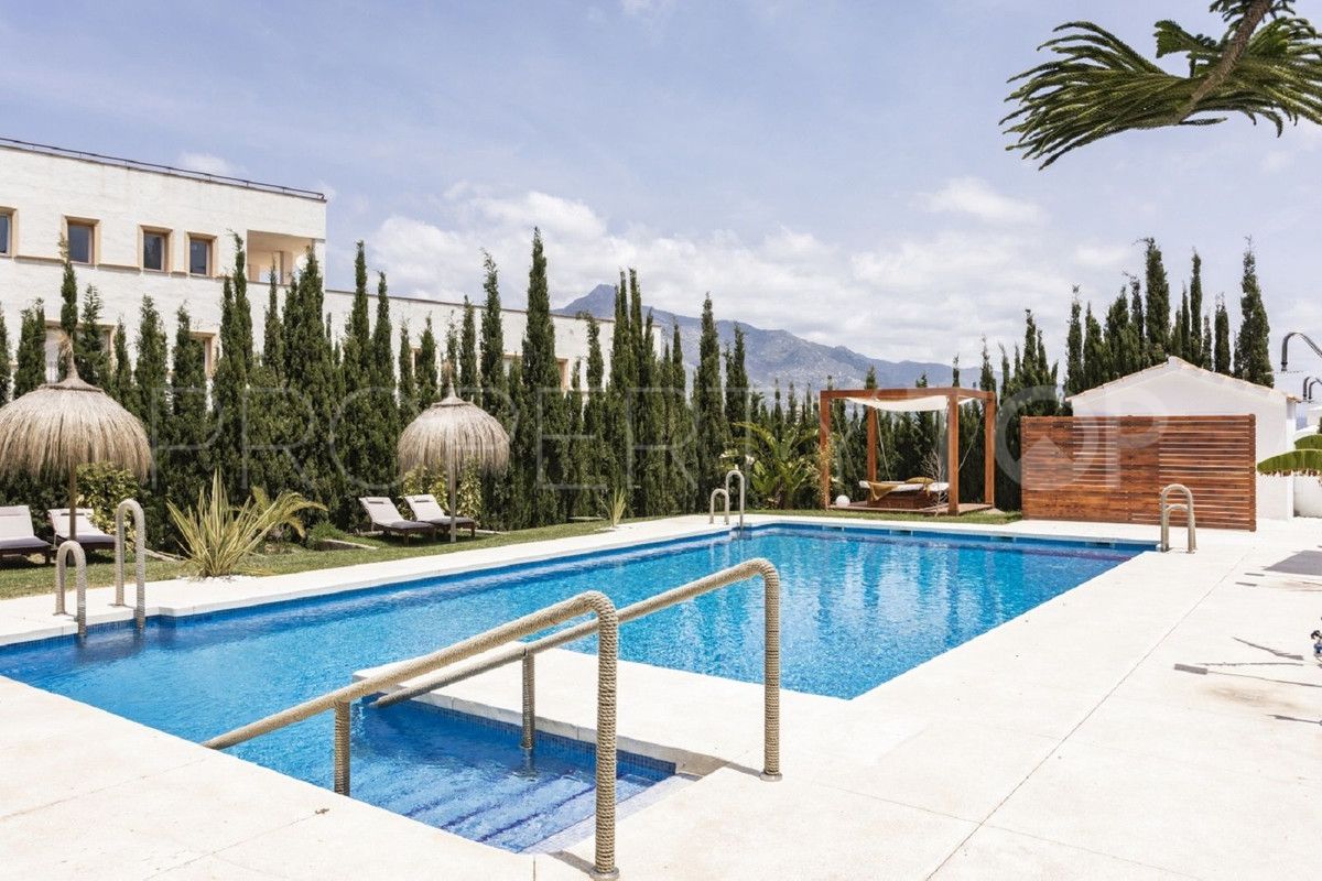 For sale Nueva Andalucia ground floor apartment with 2 bedrooms