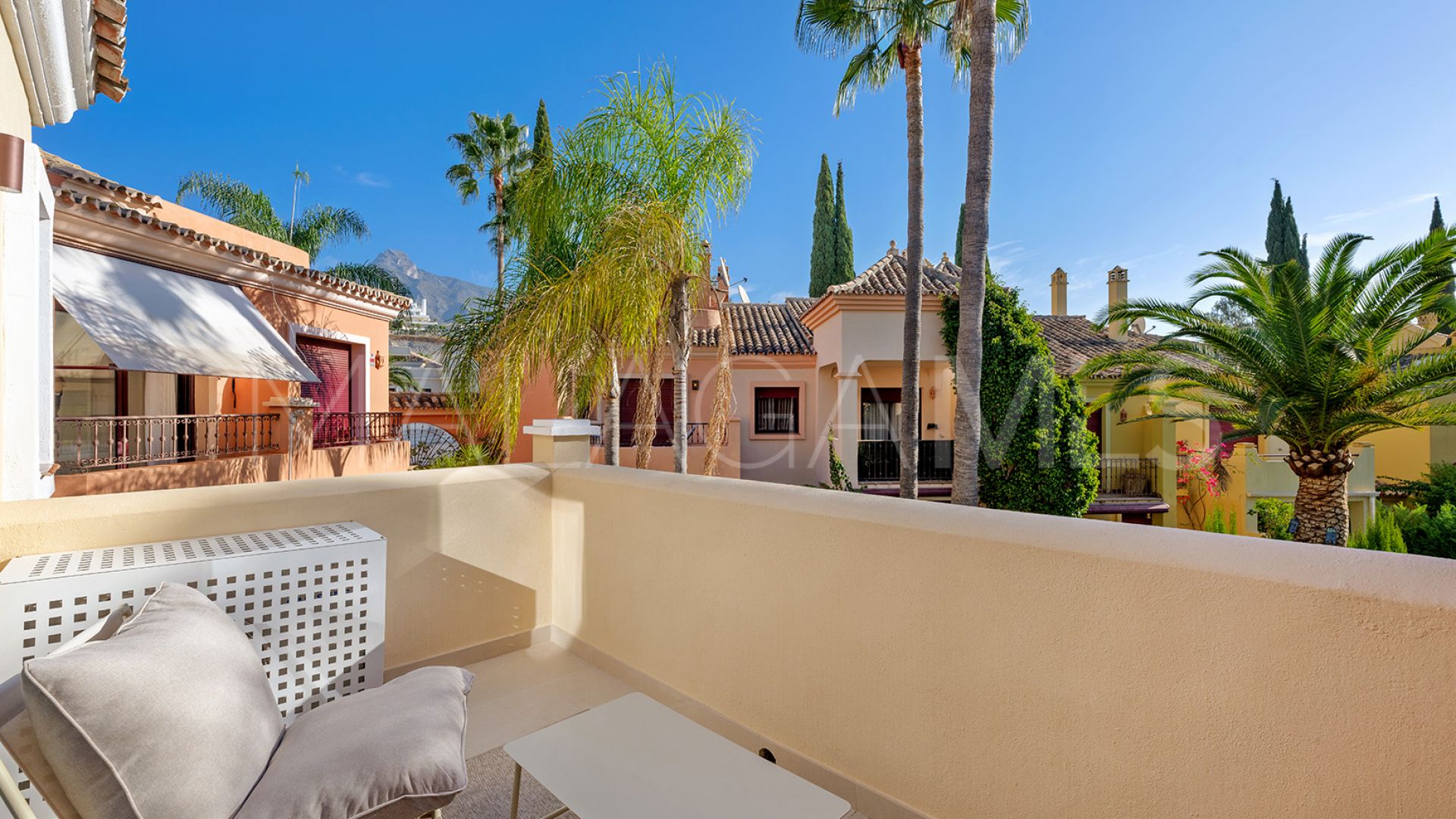 Reihenhaus for sale in Jardines de las Lomas
