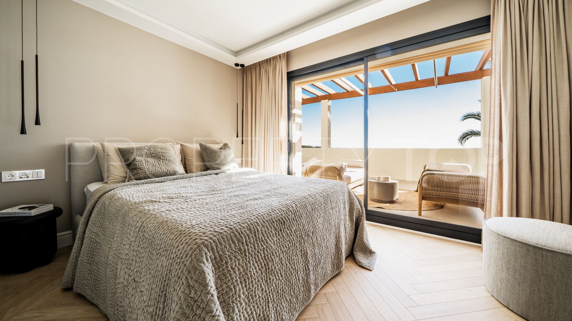 Comprar atico duplex de 3 dormitorios en Nueva Andalucia